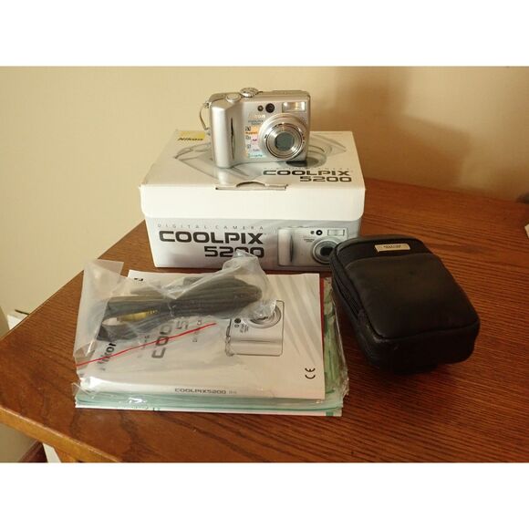 Nikon Coolpix 5200 16.0MP Compact Digital Camera UNTESTED TT216 - Picture 1 of 11